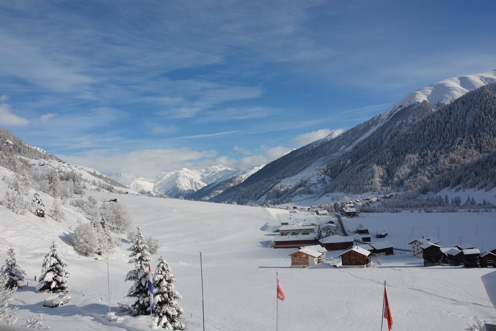 Hotel Restaurant Walliser Sonne Reckingen Buitenkant foto