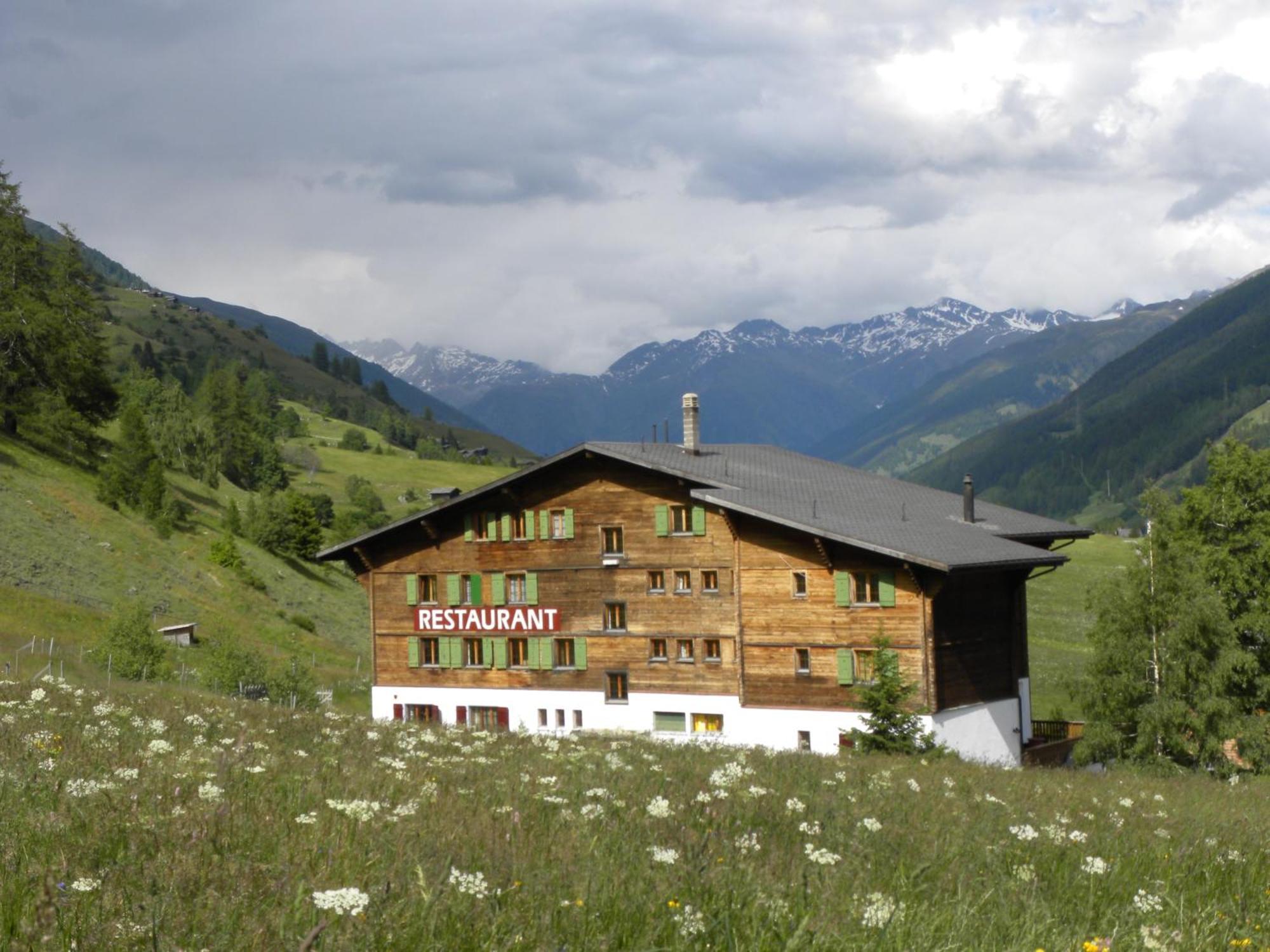 Hotel Restaurant Walliser Sonne Reckingen Buitenkant foto