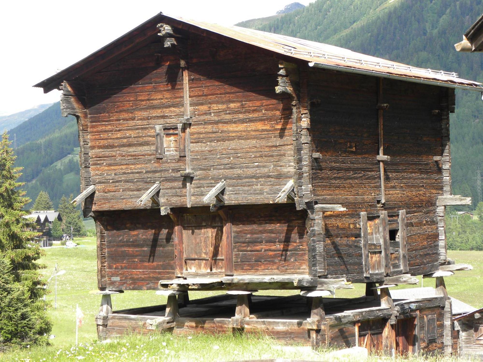 Hotel Restaurant Walliser Sonne Reckingen Buitenkant foto