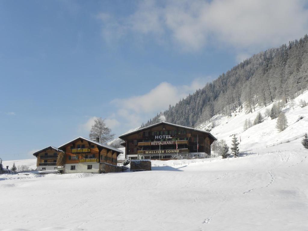 Hotel Restaurant Walliser Sonne Reckingen Buitenkant foto