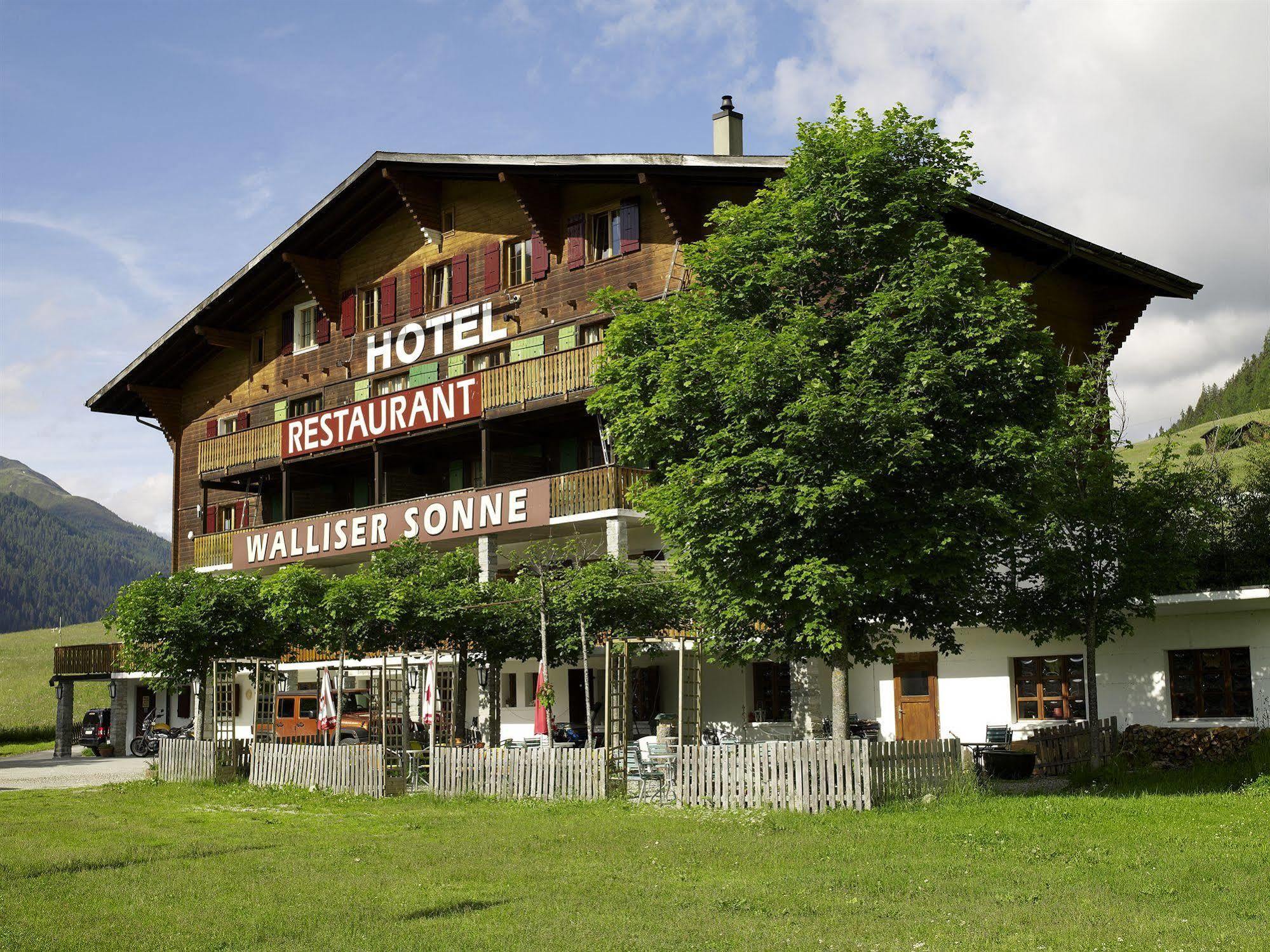 Hotel Restaurant Walliser Sonne Reckingen Buitenkant foto